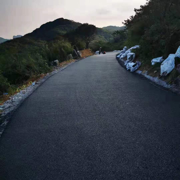 張家界七星山高寒山區冷補瀝青混凝土工程